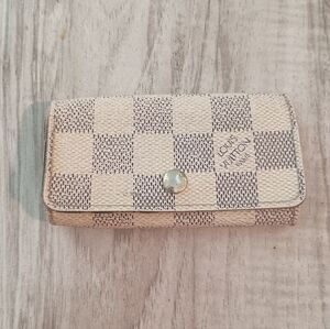 Authentic, Louis Vuitton, Damier Azuzr 4-Hooks Key Case